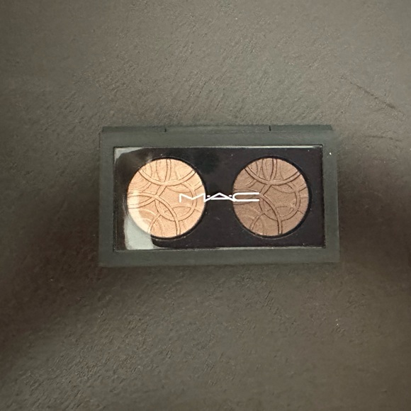 NEW MAC EXTRA DIMENSION EYESHADOW x2 IN SHADE THAT ROUND’S ON ME/FEELING… - Picture 3 of 7